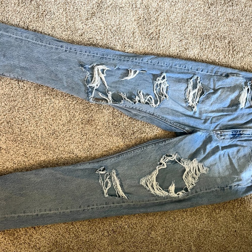 American Eagle High Rise Mom Jeans